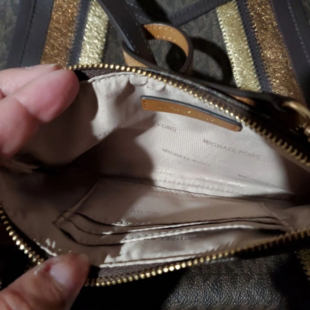 MK tote and wristlet set REDUCED - Picture 11 of 12